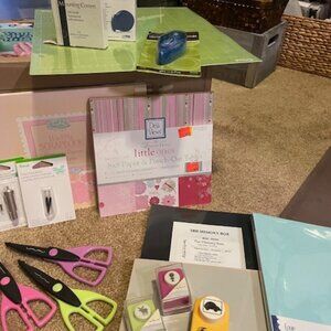 NEW Cricut Explore 4 with lots of extras....